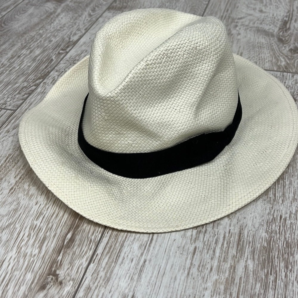 Iris & Ink Toyo off-white hat